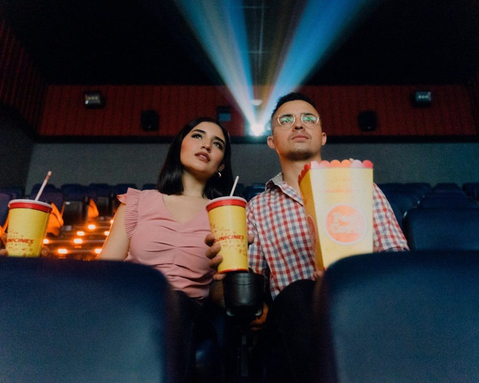 Pripravljanje prostora za družinsko kino doživetje doma